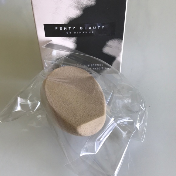 Fenty Beauty precision makeup sponge - Picture 3 of 4